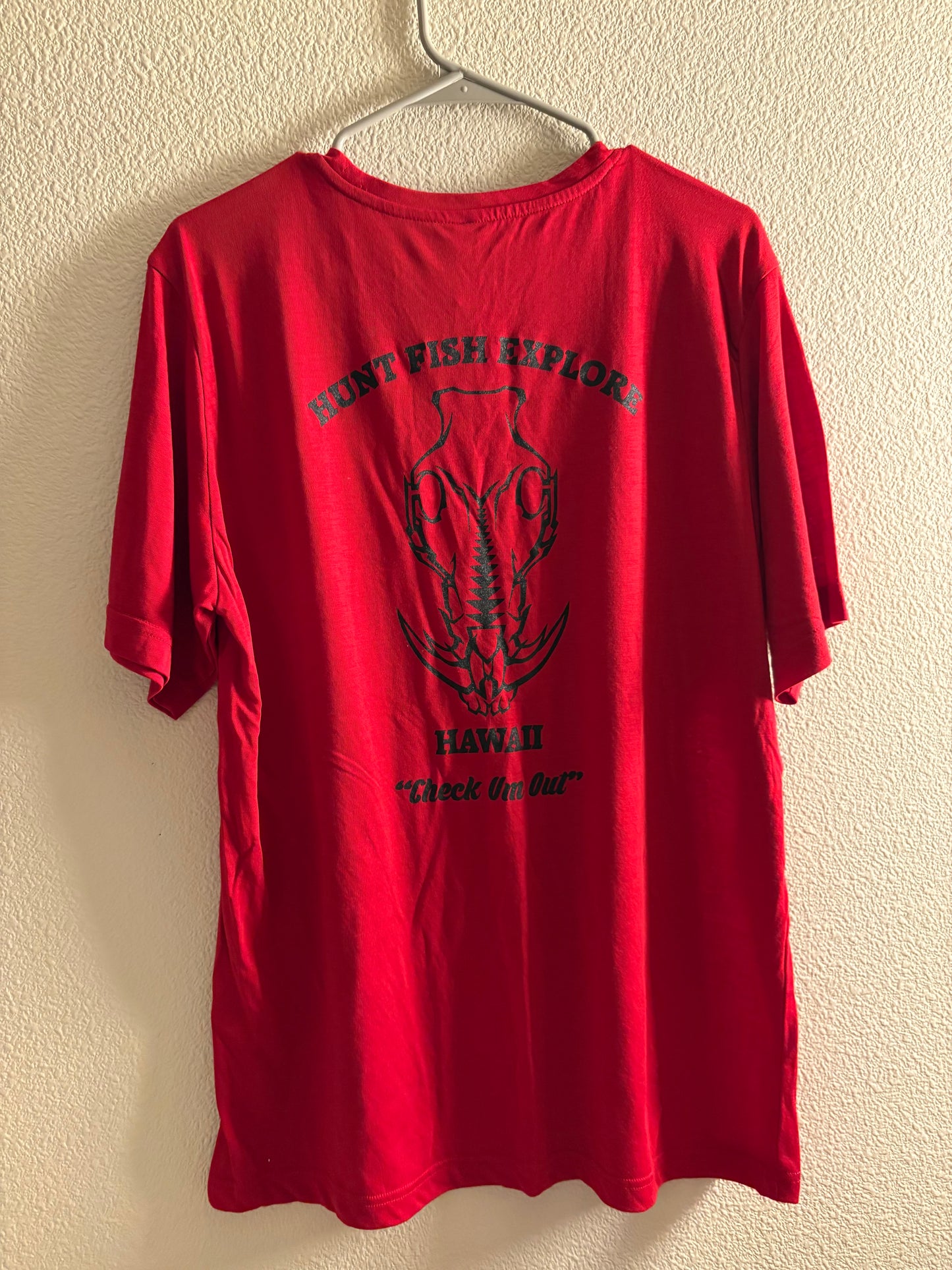Hunt Fish Explore Hawaii T-shirt RED L
