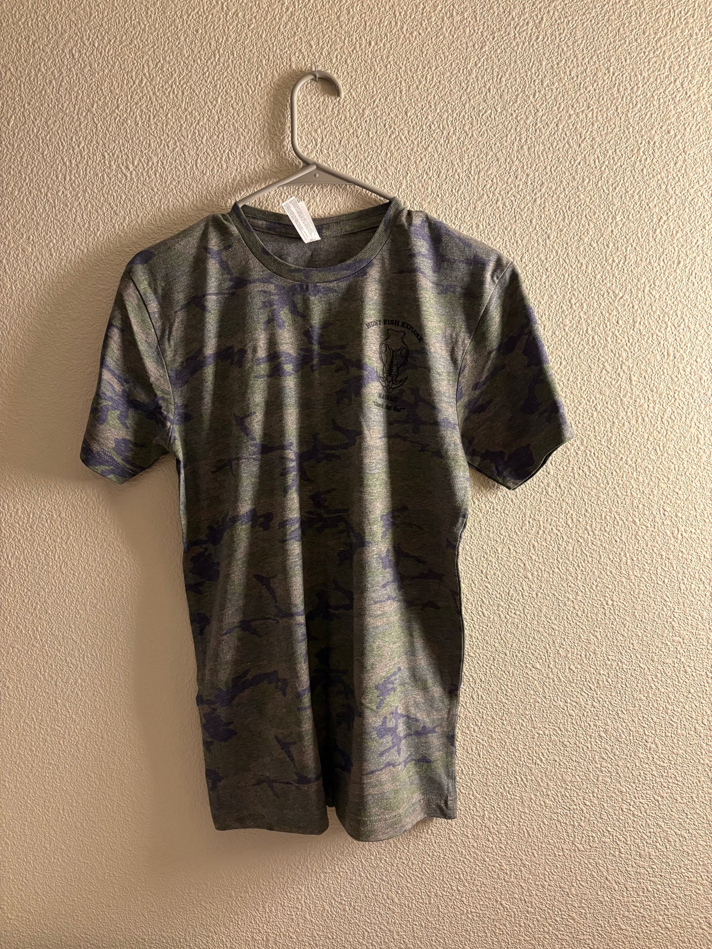 Hunt Fish Explore Hawaii T-shirt CAMO S
