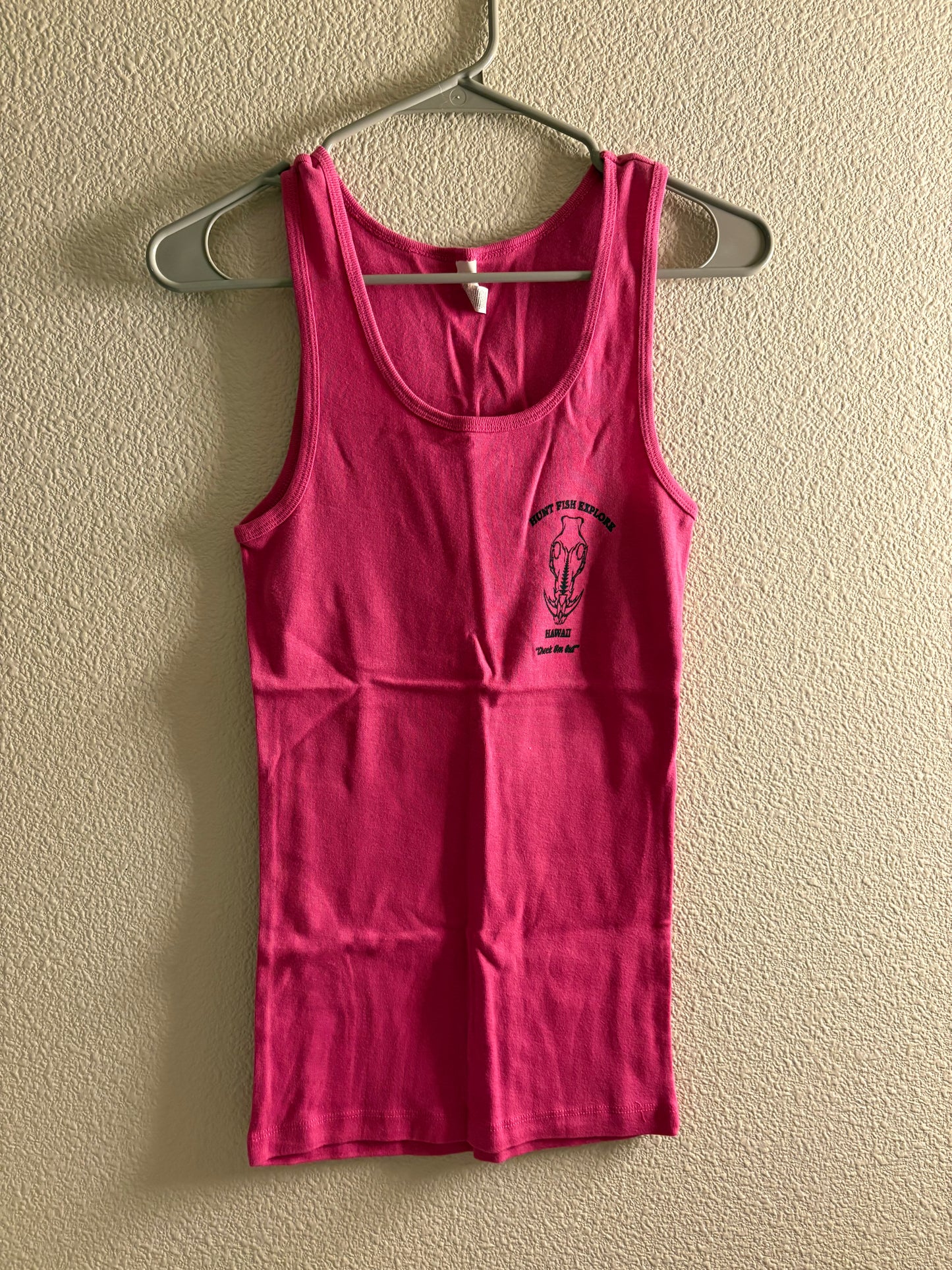 Hunt Fish Explore Hawaii WOMENS TANK PINK S