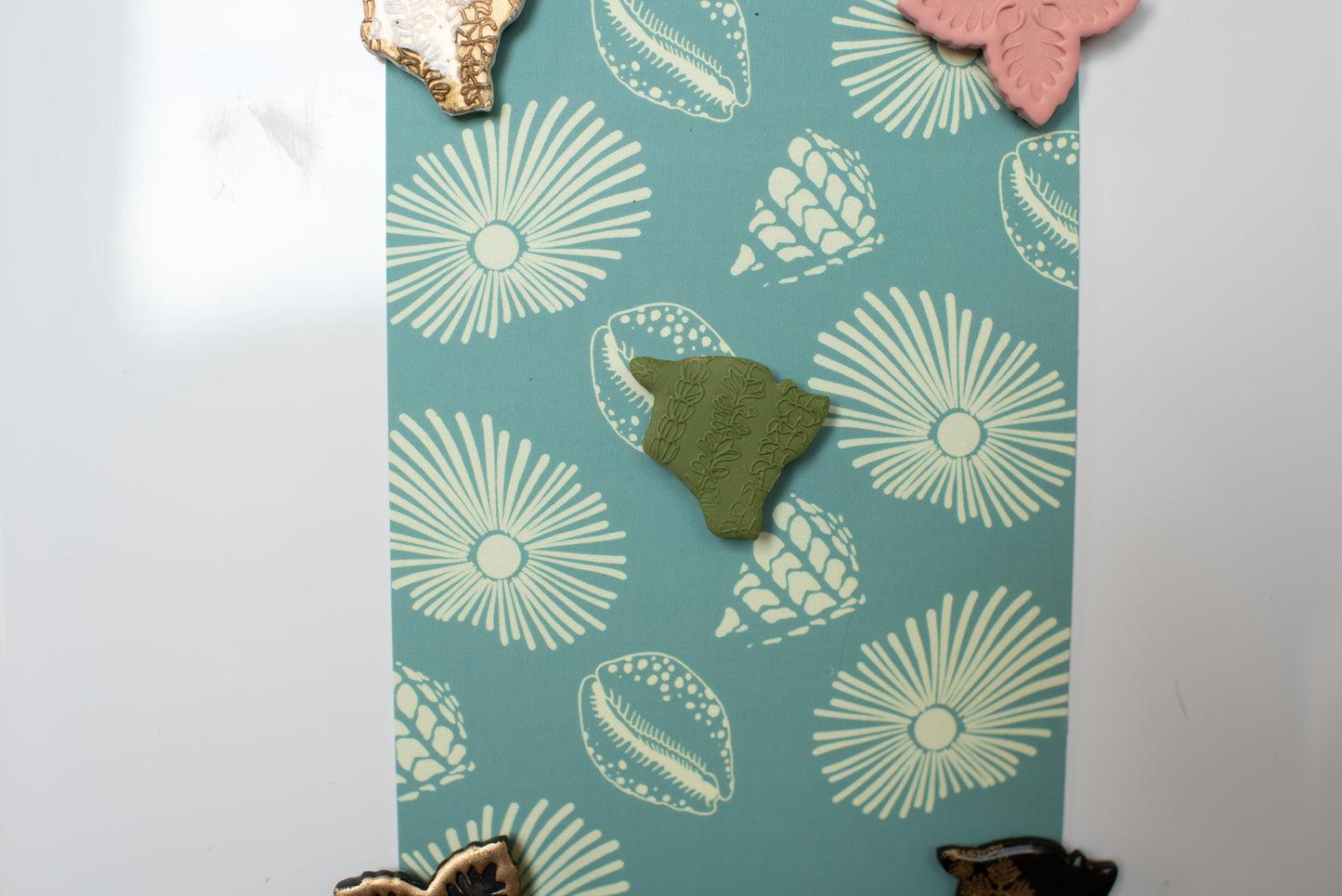 Single island imprint magnet
