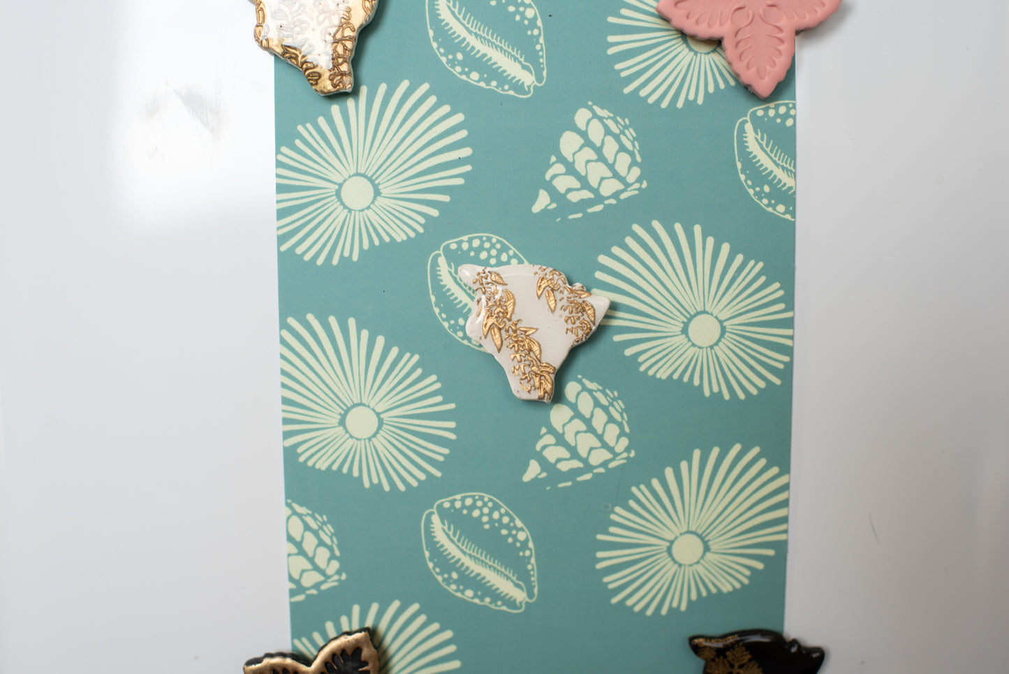Single island imprint magnet