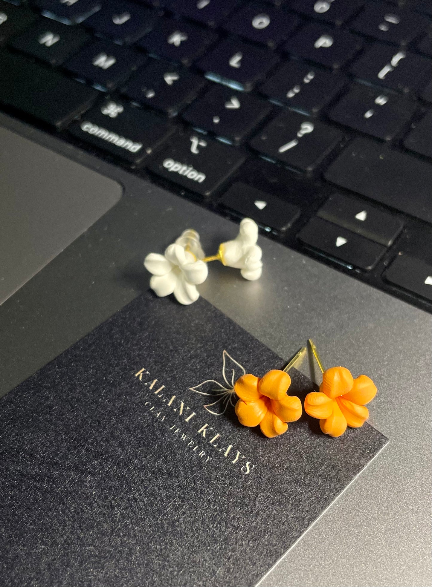 Mini puakenikeni stud