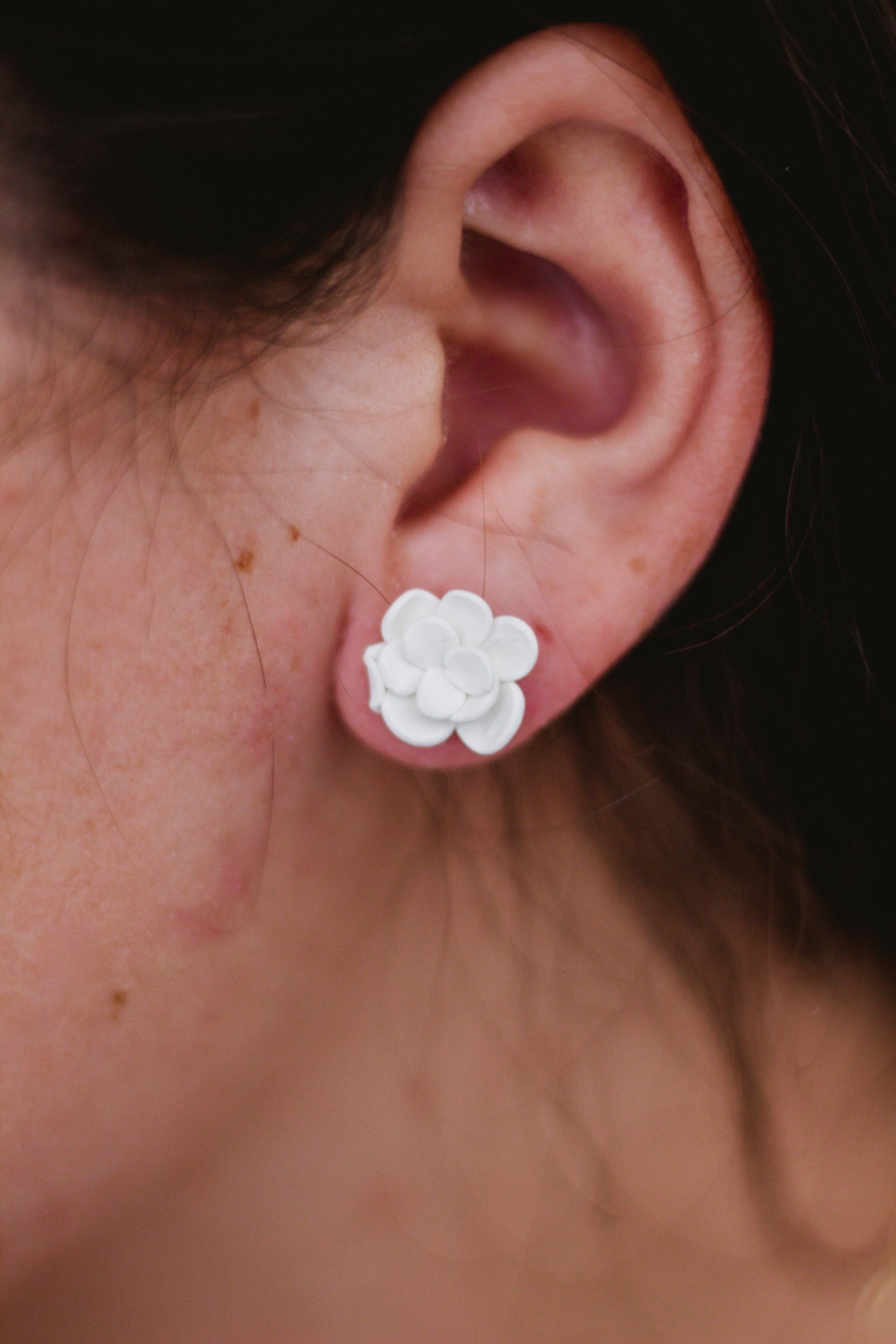 Gardenia studs